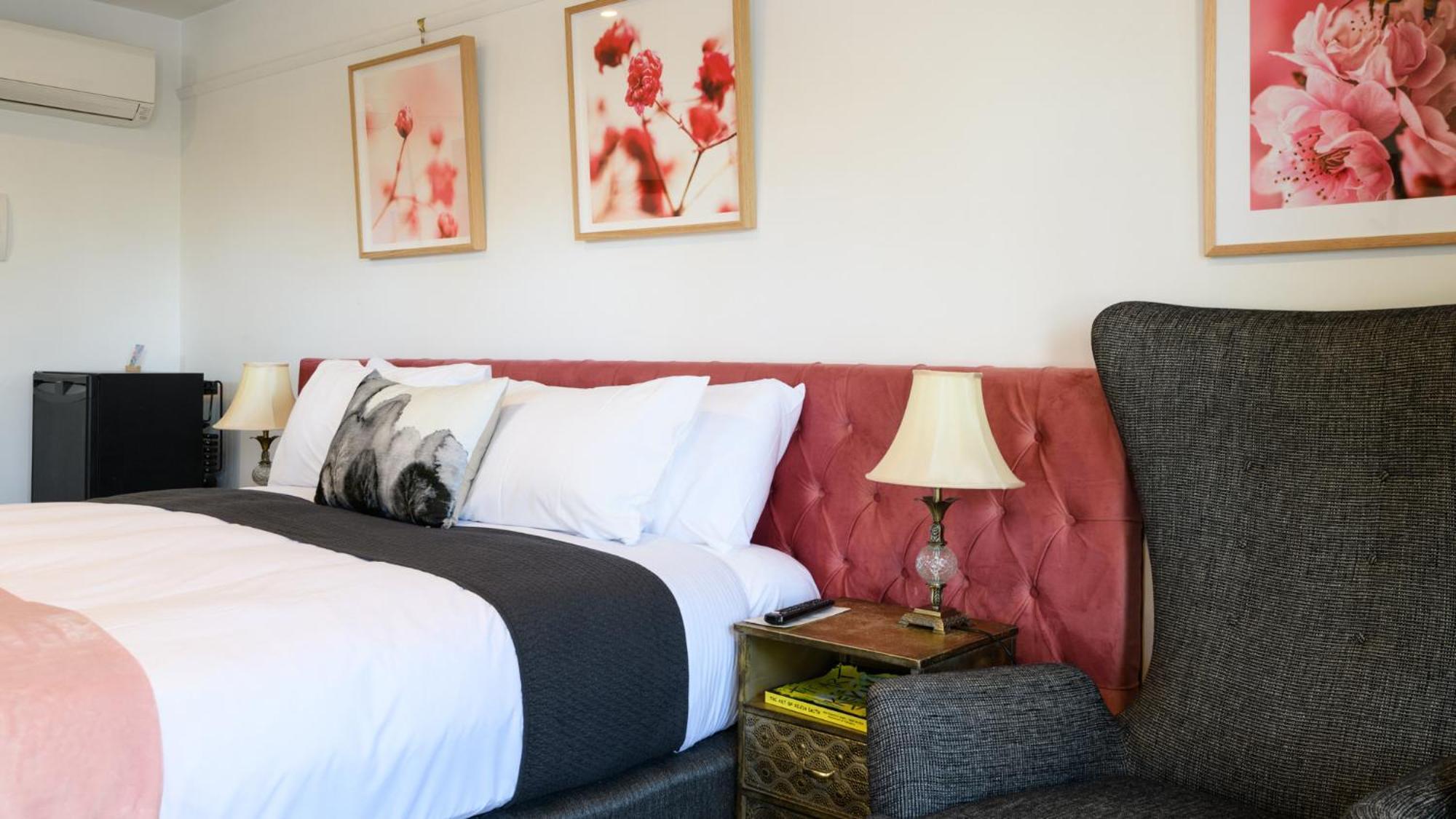 Daylesford Art Motel Exterior photo A bedroom at the hotel