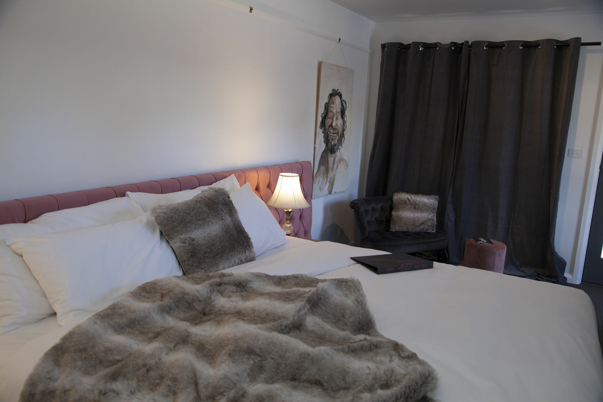 Daylesford Art Motel Exterior photo A bedroom at the hotel