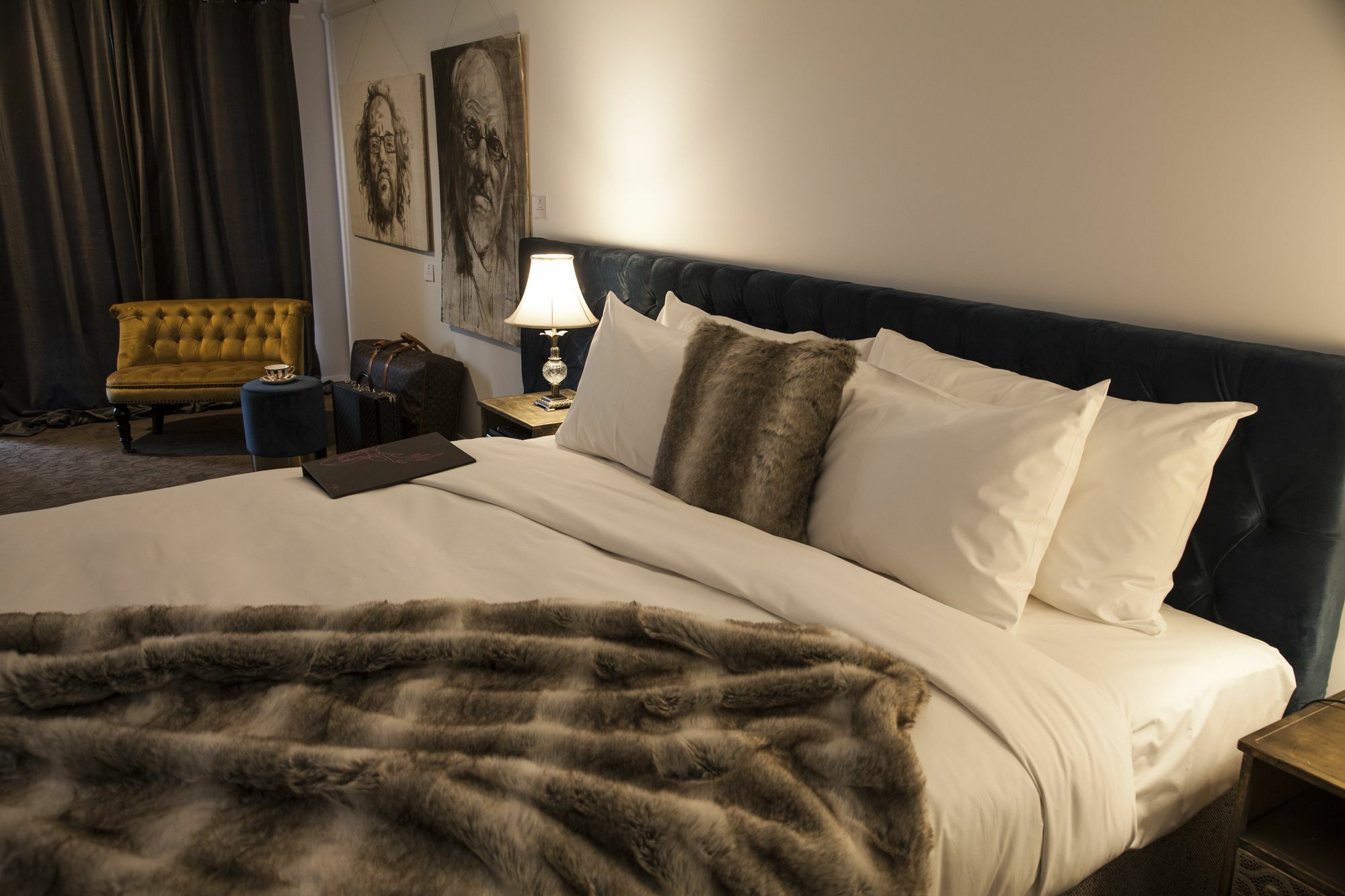 Daylesford Art Motel Exterior photo A mink throw