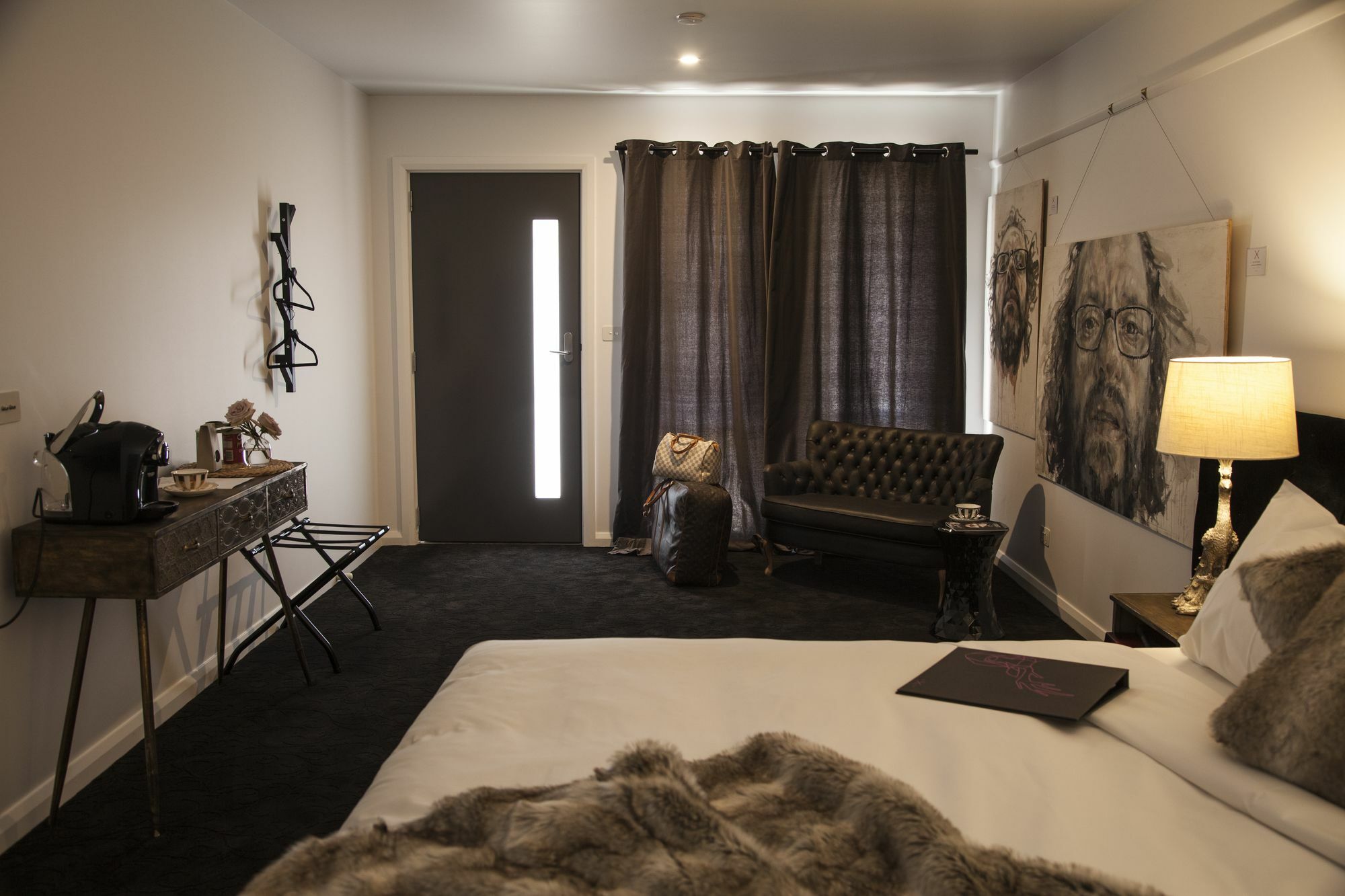 Daylesford Art Motel Exterior photo A room at the hotel