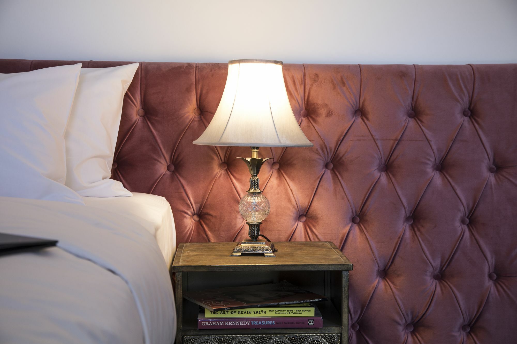 Daylesford Art Motel Exterior photo A tufted headboard