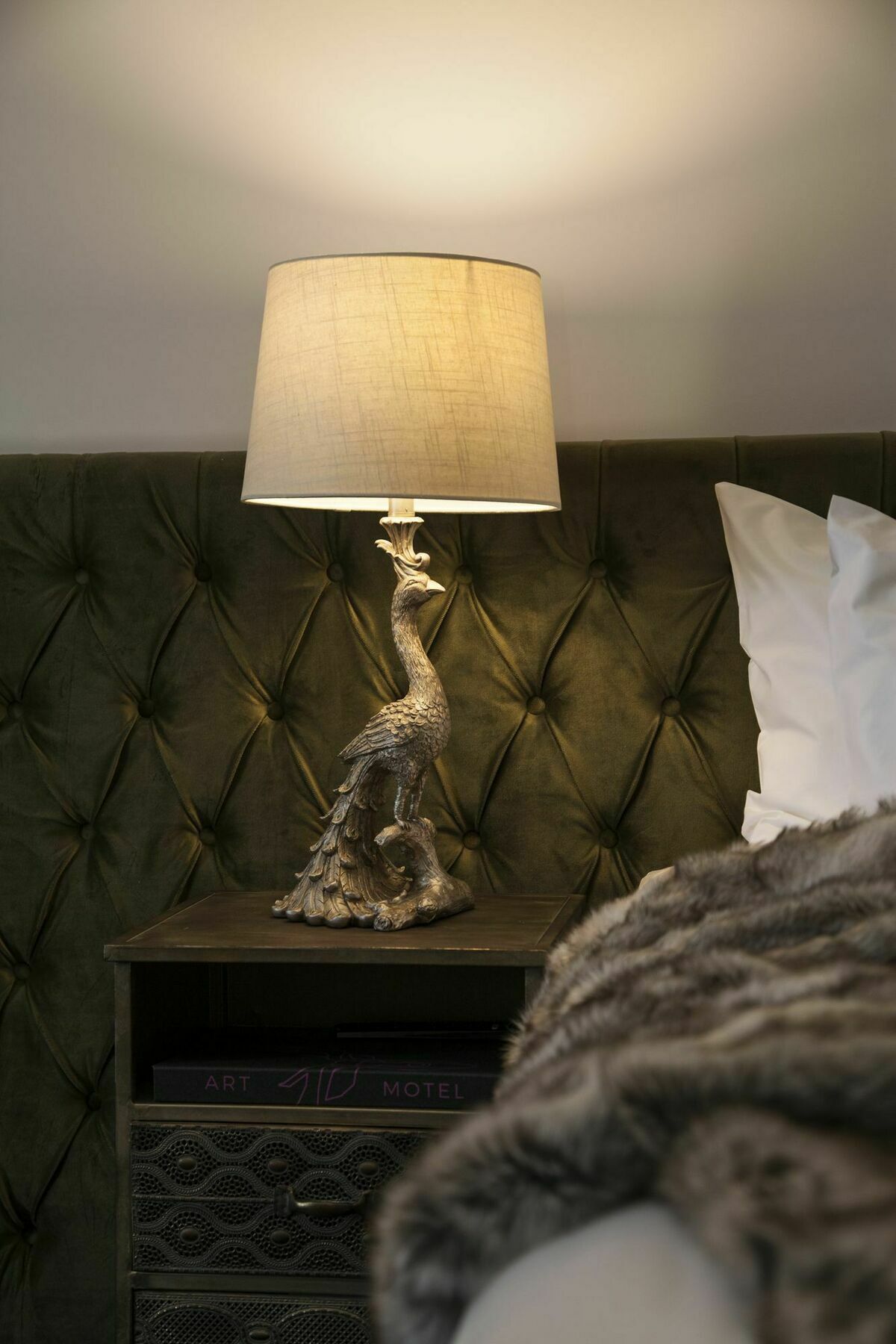 Daylesford Art Motel Exterior photo Peacock table lamp
