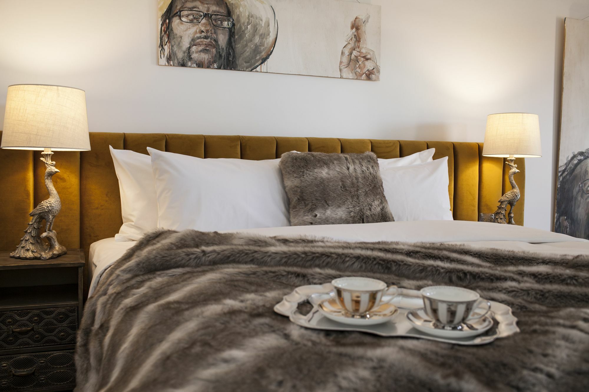 Daylesford Art Motel Exterior photo A mink fur throw